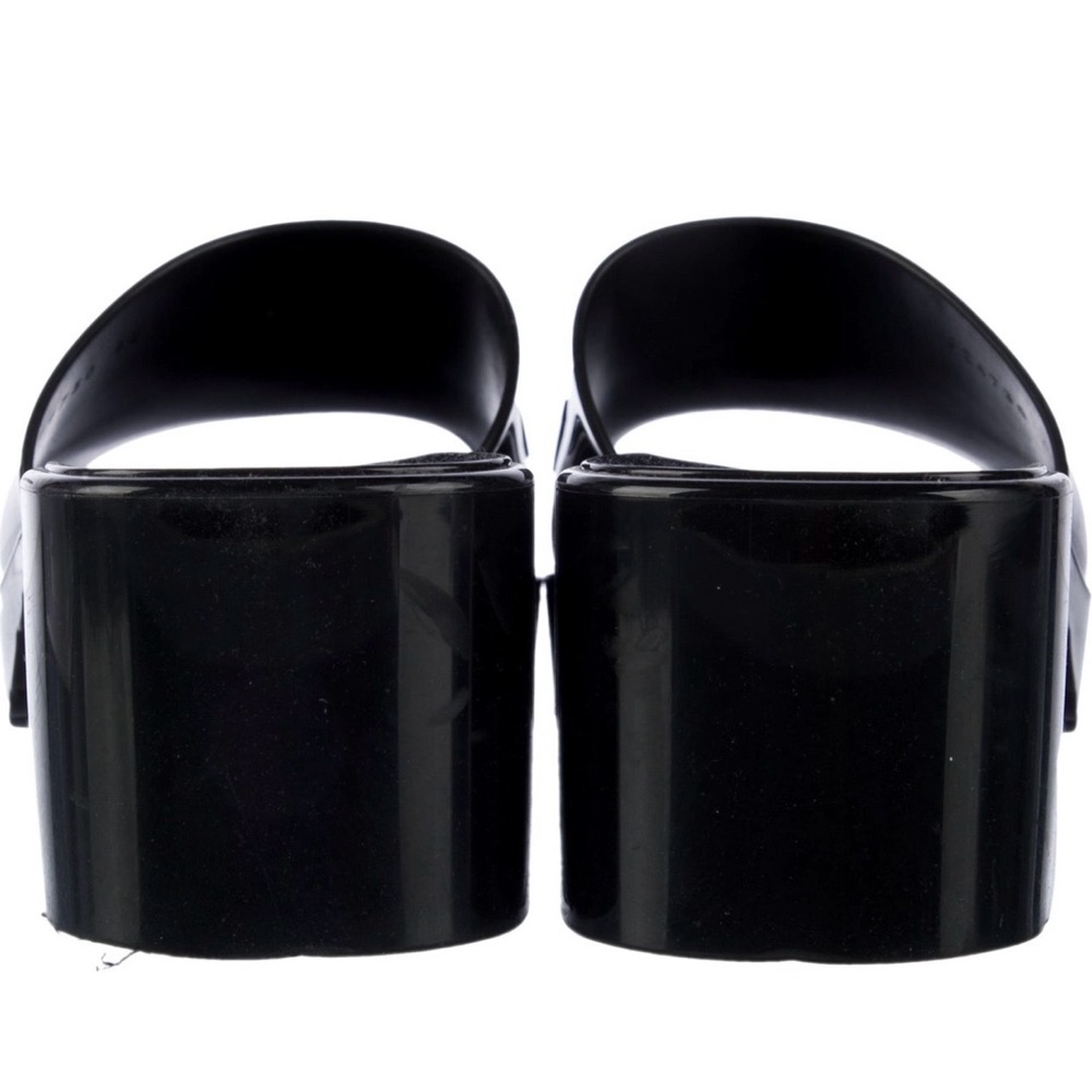 Gucci Glossy Black Embossed Logo Slide Sandals - Picture 3 of 4